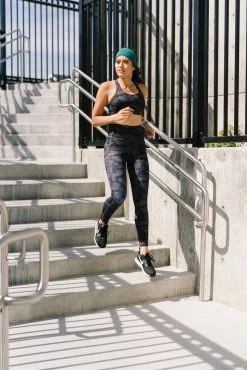 Maven Thread Tops Power Sports Bra - Black Camo | MT SPORT