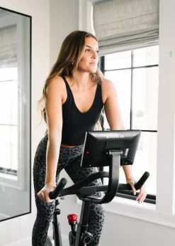 Maven Thread Tops Crop Tank Sports Bra - Black | MT LUXE