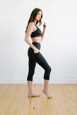 Maven Thread Capris - 20'' - Black Dots | MT SPORT 15 Maven Thread Capris - 20'' - Black Dots | MT SPORT