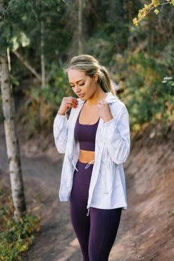 Maven Thread Breeze Windbreaker - White Marble Tops