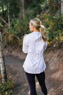 Maven Thread Breeze Windbreaker - White Marble Tops