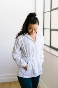 Maven Thread Breeze Windbreaker - White Marble Tops