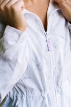 Maven Thread Breeze Windbreaker - White Marble Tops