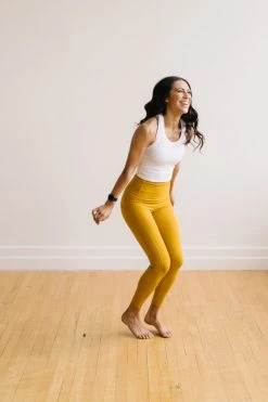 Maven Thread Renew Crop Tank - White | MT LUXE