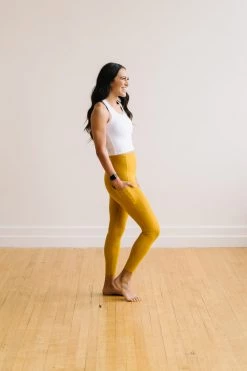 Maven Thread Renew Crop Tank - White | MT LUXE