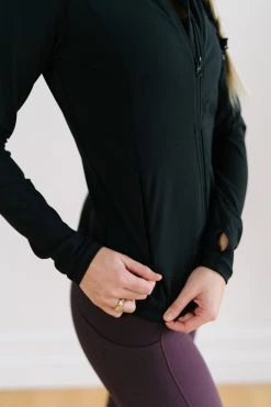 Maven Thread Running Jacket - Black