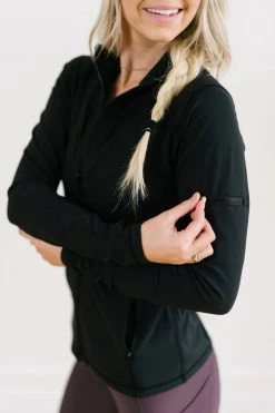 Maven Thread Running Jacket - Black