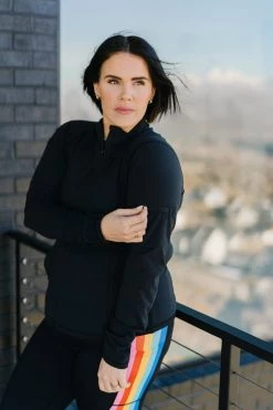 Maven Thread Running Jacket - Black