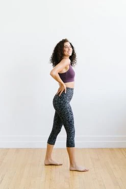 Maven Thread Bottoms Capris - 20'' - Grey Leopard | MT SPORT 16 Maven Thread Bottoms Capris - 20'' - Grey Leopard | MT SPORT